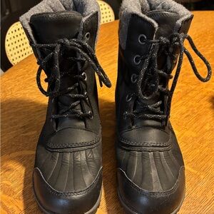 Sorel Black Winter Rain Boots Waterproof Durable Design